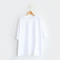 STILL BY HAND / CS08252